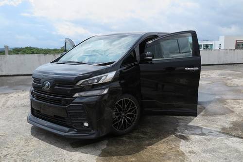 Second hand 2015 Toyota Vellfire 2.5L 