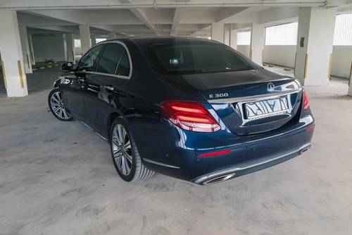 Second hand 2018 Mercedes Benz E-Class Saloon E 250 Avantgarde Line 