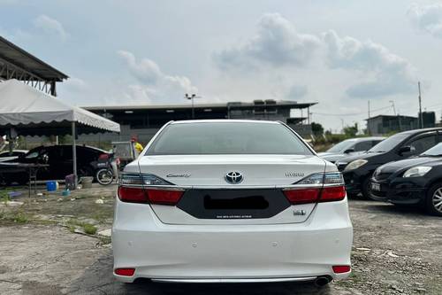 Second hand 2015 Toyota Camry 2.5 Hybrid Premium 