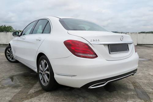 Second hand 2015 Mercedes Benz C-Class Saloon C200 Avantgarde Line 