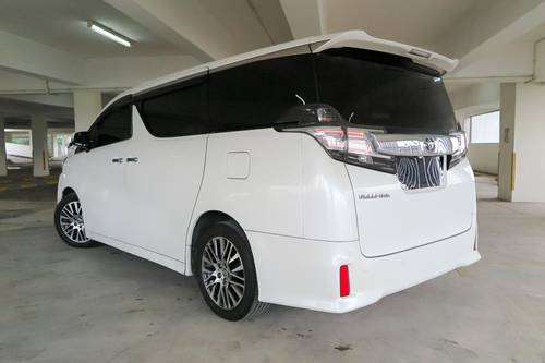 Second hand 2015 Toyota Vellfire 2.5L 