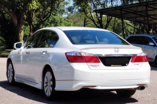 Old 2015 Honda Accord 2.0 VTi-L