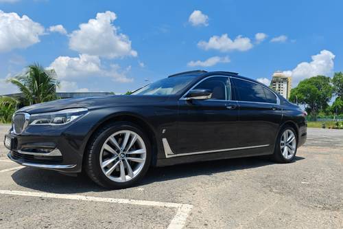 2017 BMW 7 Series Sedan 740Le xDrive  lama