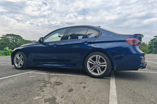 2016 BMW 3 Series Sedan 330e M Sport Terpakai