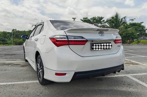 Second hand 2017 Toyota Altis 1.8 E 