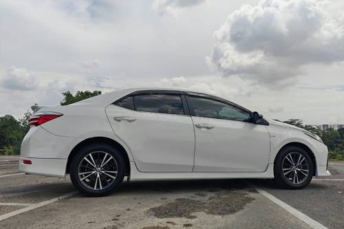 2017 Toyota Altis 1.8 E Terpakai