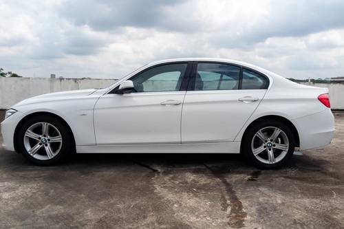 2012 BMW 3 Series Sedan 320i Terpakai