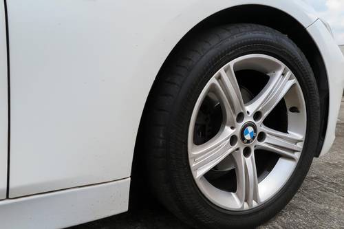 2012 BMW 3 Series Sedan 320i Terpakai