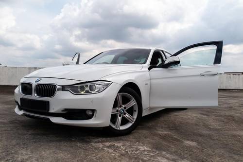 2012 BMW 3 Series Sedan 320i Terpakai