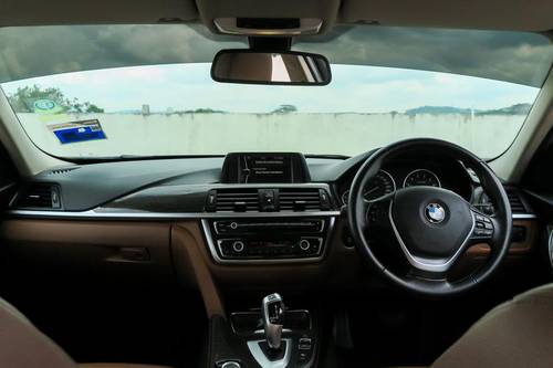 2012 BMW 3 Series Sedan 320i Terpakai