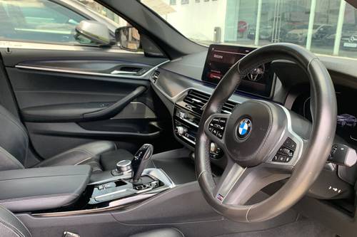 Terpakai 2022 BMW 5 Series Sedan 530i M Sport untuk Dijual