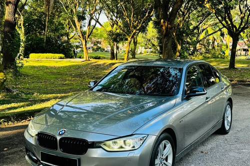 2015 BMW 3 Series Sedan 320i Terpakai