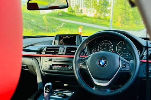 2015 BMW 3 Series Sedan 320i Terpakai