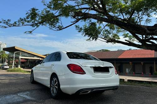 2017 Mercedes Benz C-Class Saloon C 180 Avantgarde Line Terpakai