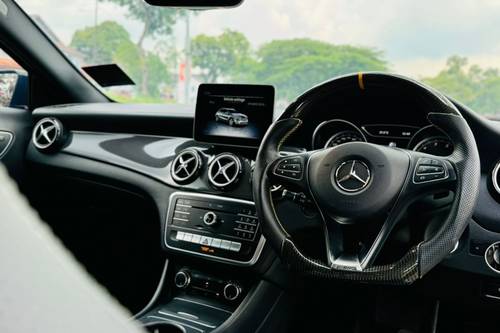 Second hand 2019 Mercedes Benz GLA-Class 200 Progressive Line 