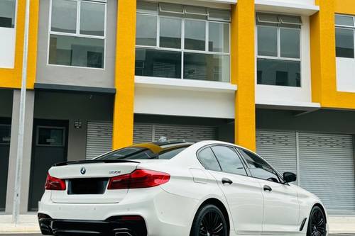 Old 2017 BMW 5 Series Sedan 530i M Sport