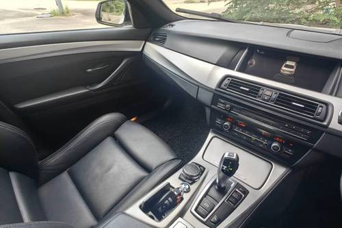 2016 BMW 5 Series Sedan 520i Terpakai