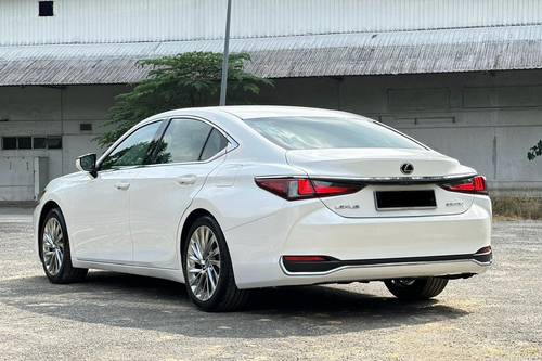 Second hand 2019 Lexus ES 250 Luxury 