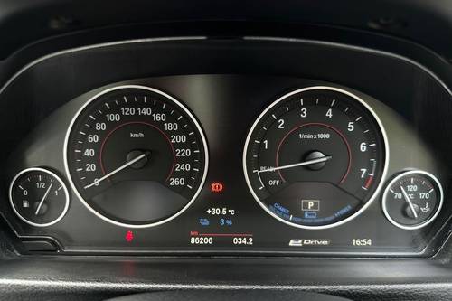 2017 BMW 3 Series Sedan 330e Terpakai