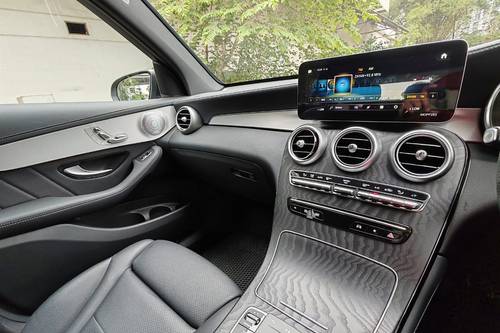 2020 Mercedes Benz GLC-Class 300 AMG Line Terpakai